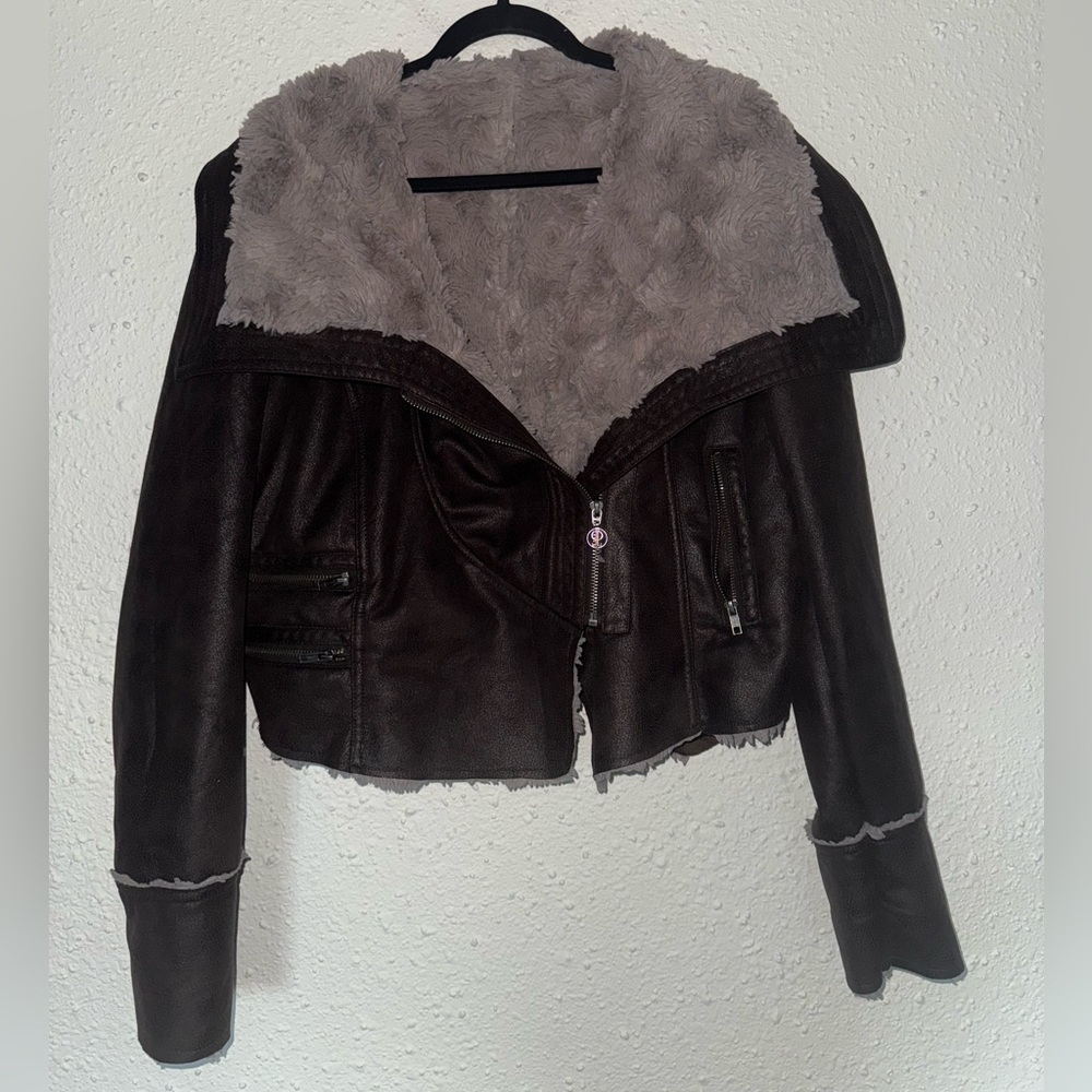 Jennifer Lopez Y2K faux fur jacket